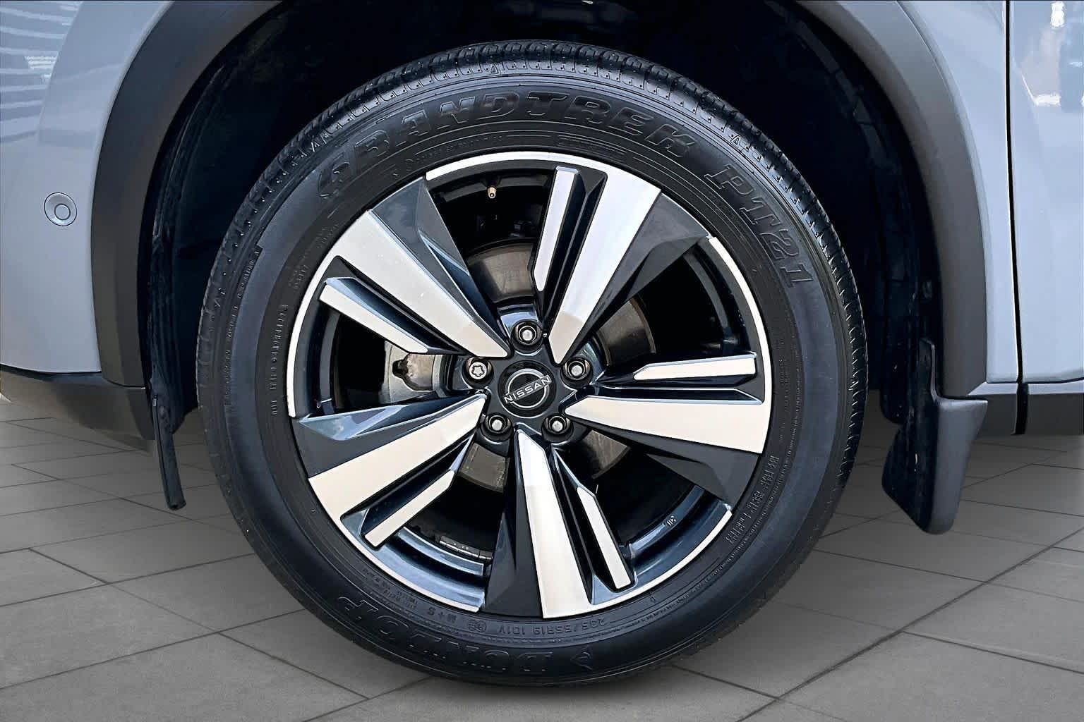 2023 Nissan Rogue Platinum Boulder Gray Pearl/Super Black at Honda of Clear Lake