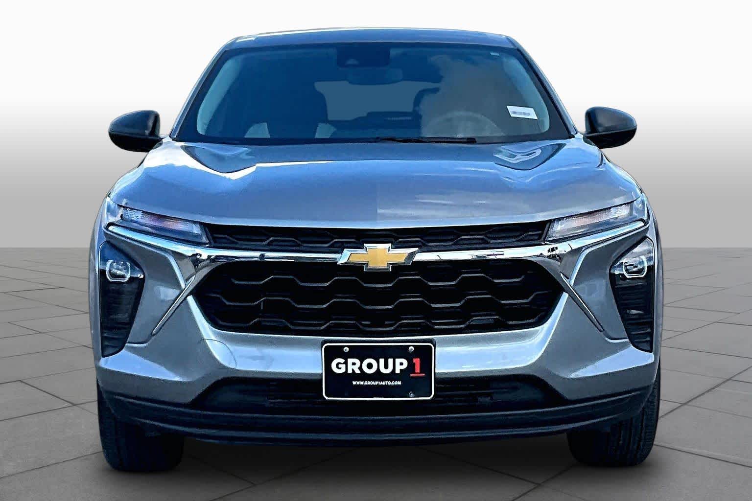 2024 Chevrolet Trax photo 4 of 32