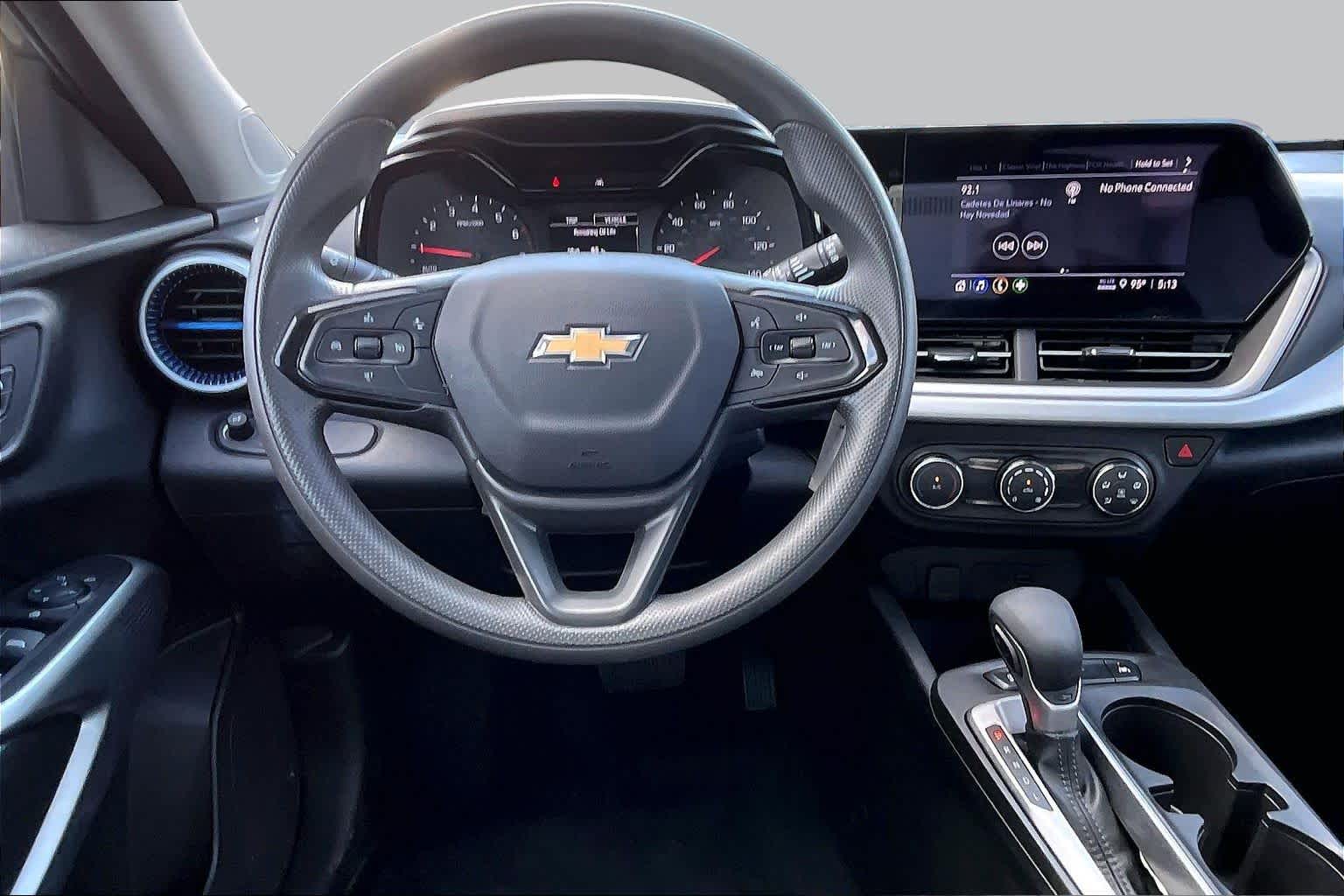 2024 Chevrolet Trax photo 6 of 32