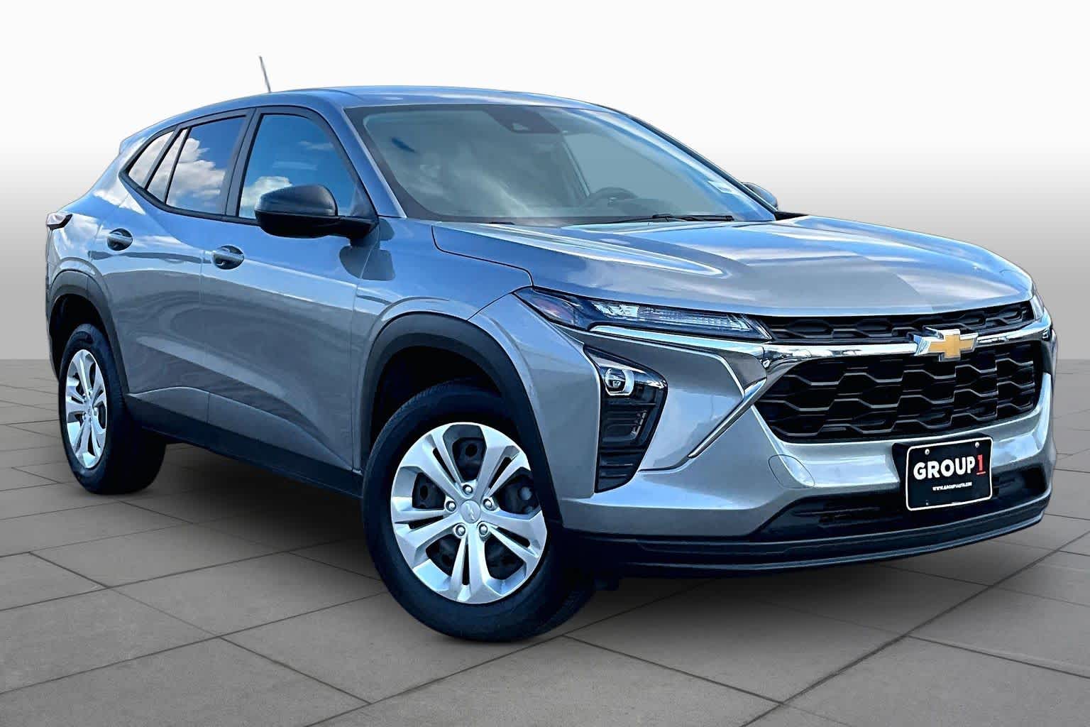 2024 Chevrolet Trax photo 3 of 32