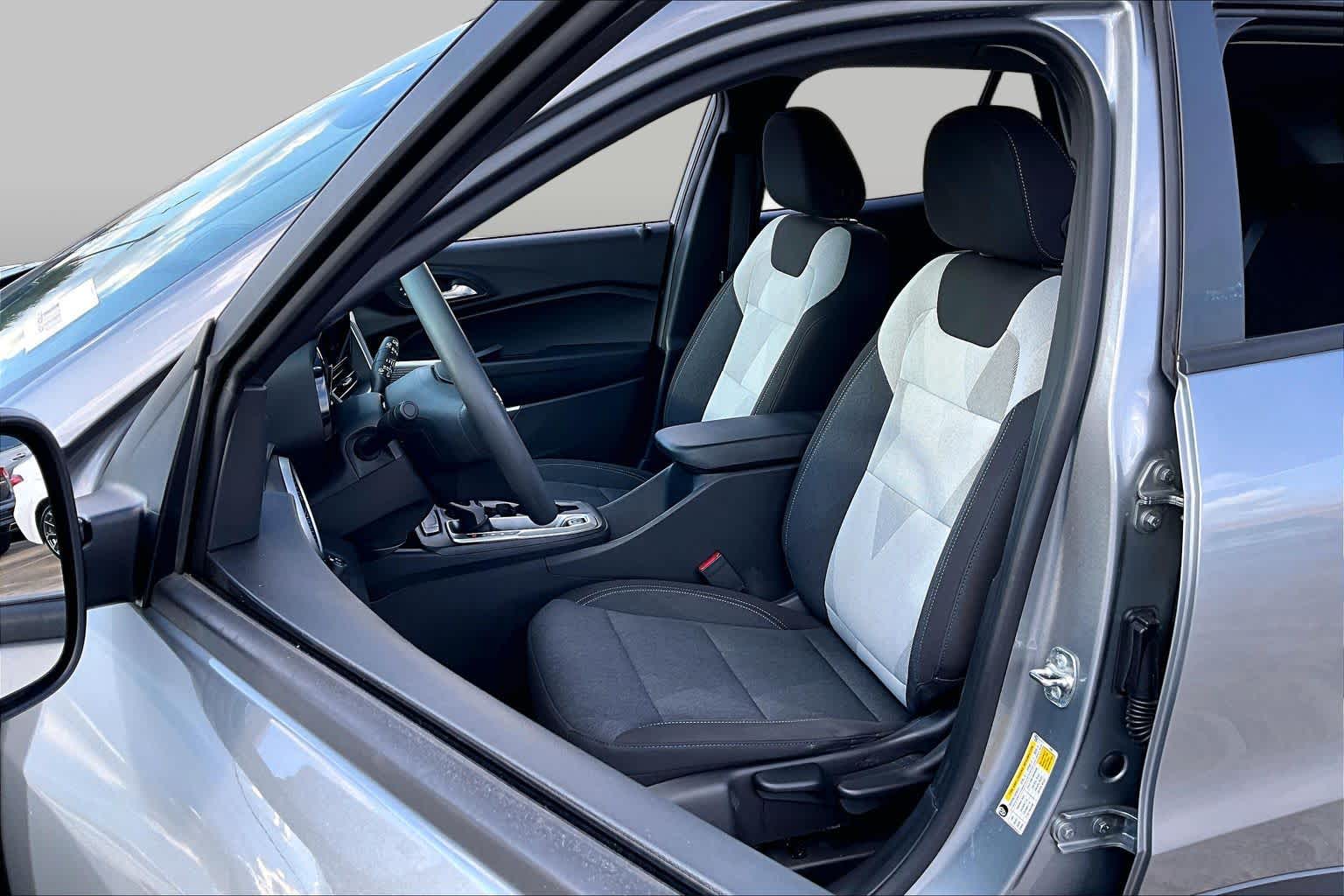 2024 Chevrolet Trax photo 8 of 32