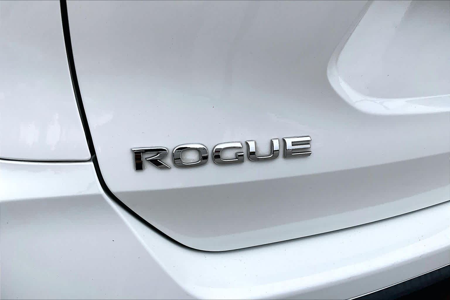 2020 Nissan Rogue SV Glacier White at Sterling McCall Nissan