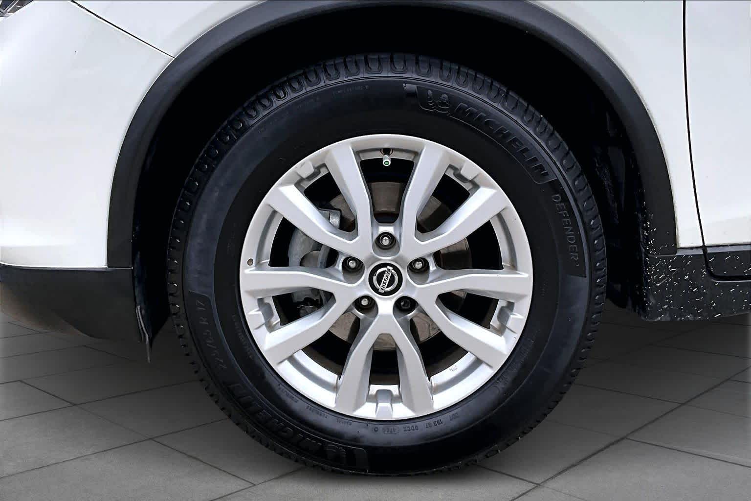 2020 Nissan Rogue SV Glacier White at Sterling McCall Nissan