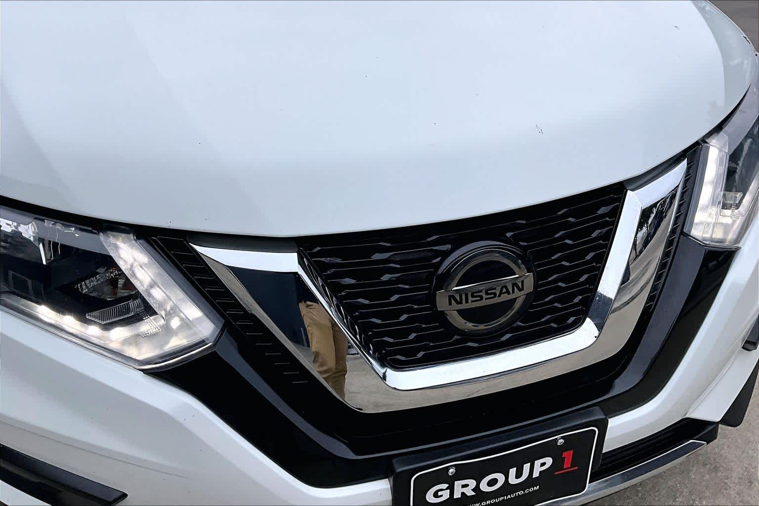 2020 Nissan Rogue SV Glacier White at Sterling McCall Nissan