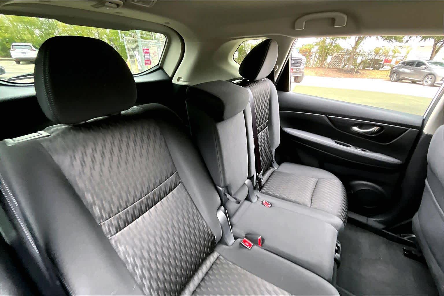 2020 Nissan Rogue SV Glacier White at Sterling McCall Nissan