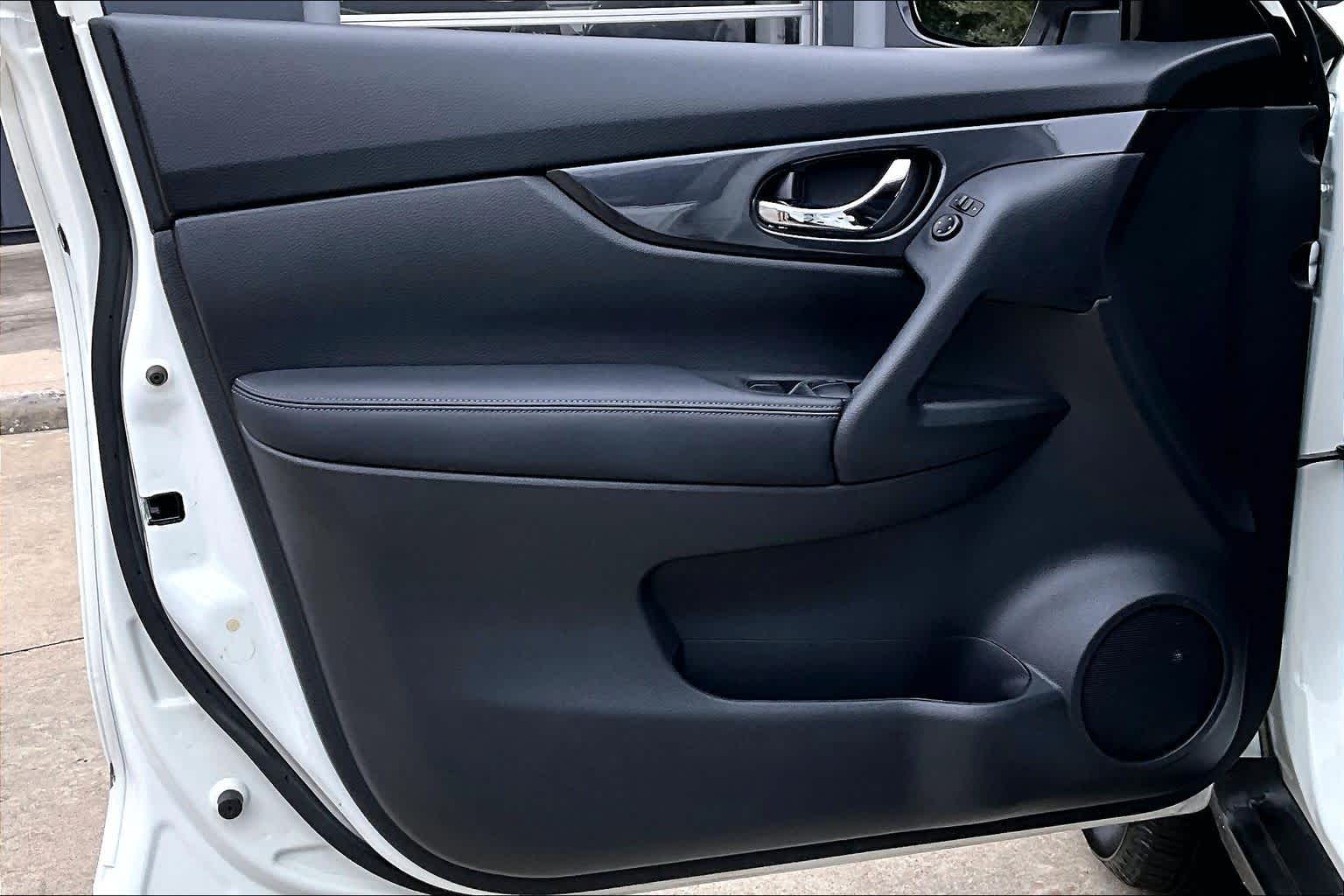 2020 Nissan Rogue SV Glacier White at Sterling McCall Nissan