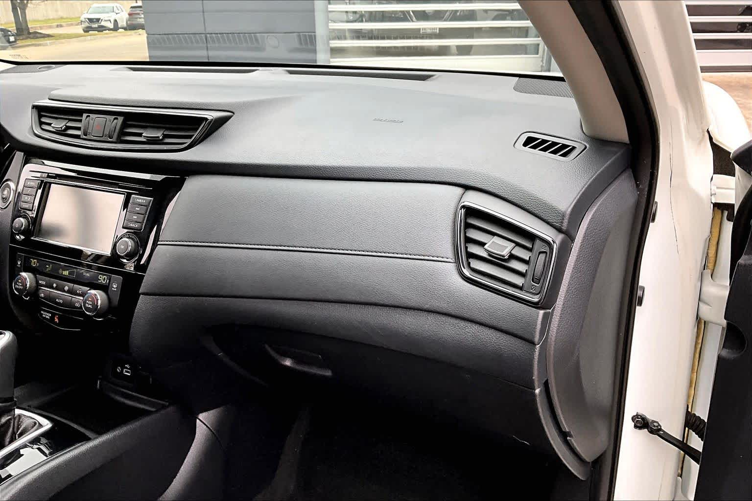 2020 Nissan Rogue SV Glacier White at Sterling McCall Nissan