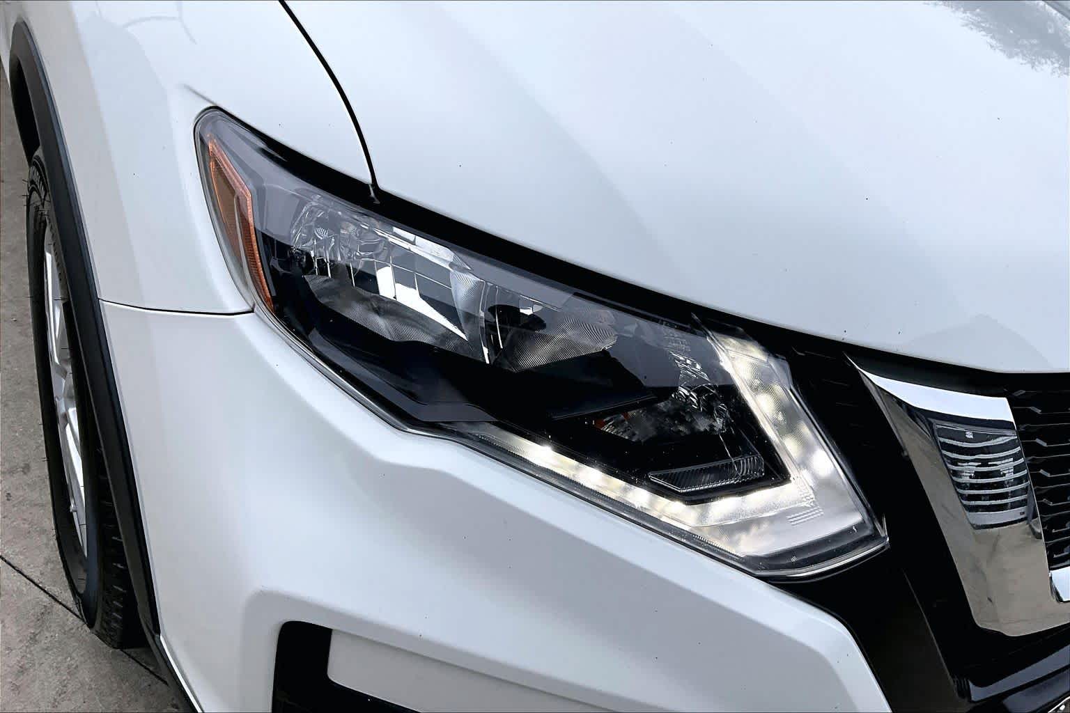 2020 Nissan Rogue SV Glacier White at Sterling McCall Nissan
