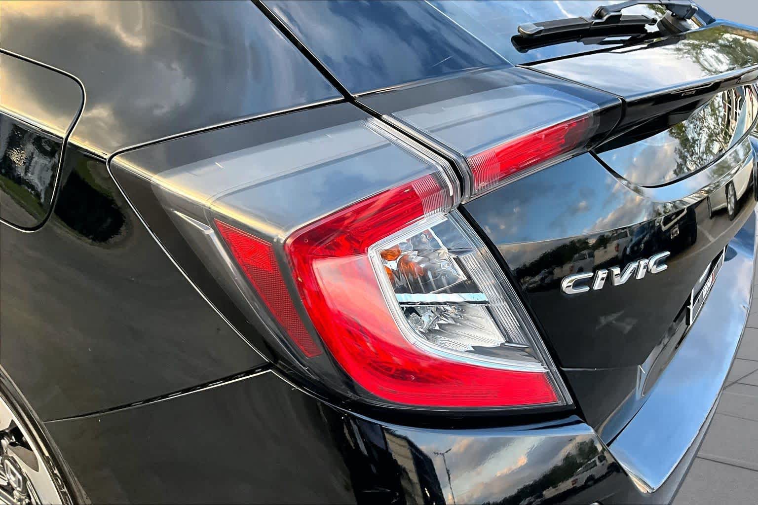 2019 Honda Civic Hatchback photo 27 of 31