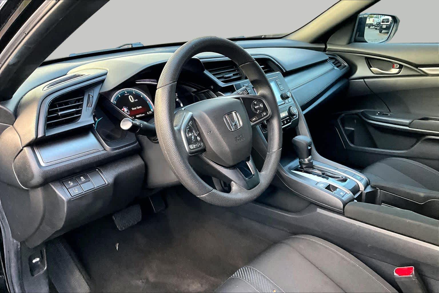2019 Honda Civic Hatchback photo 16 of 31