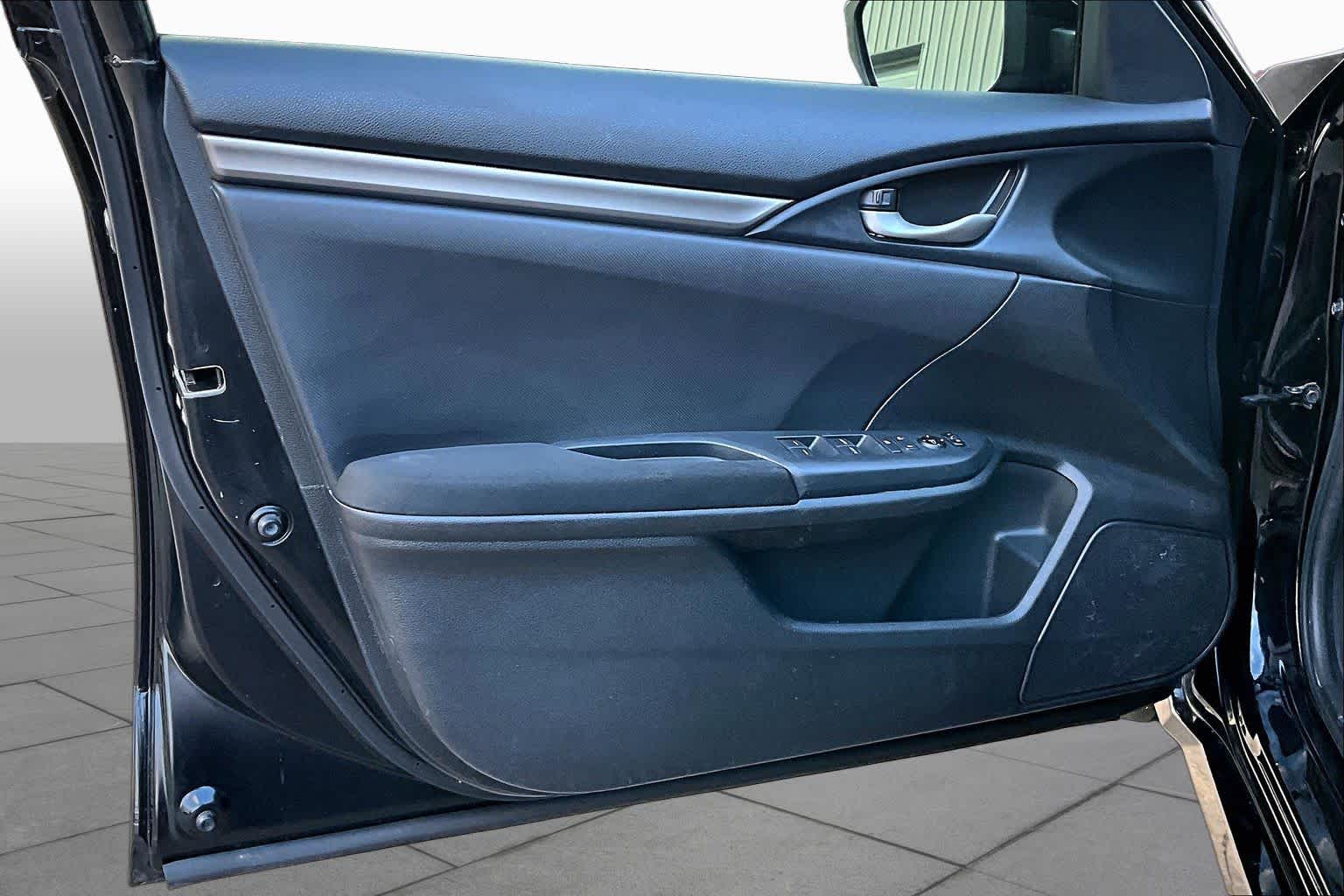 2019 Honda Civic Hatchback photo 20 of 31
