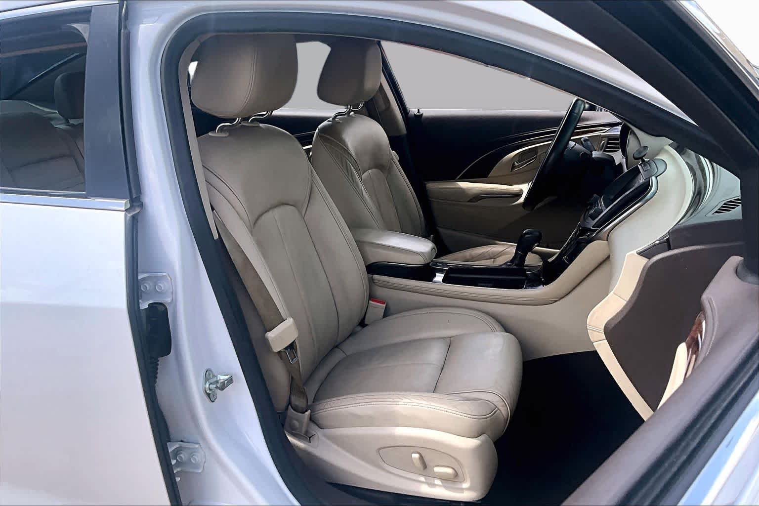 Pre-Owned 2015 Buick LaCrosse Leather