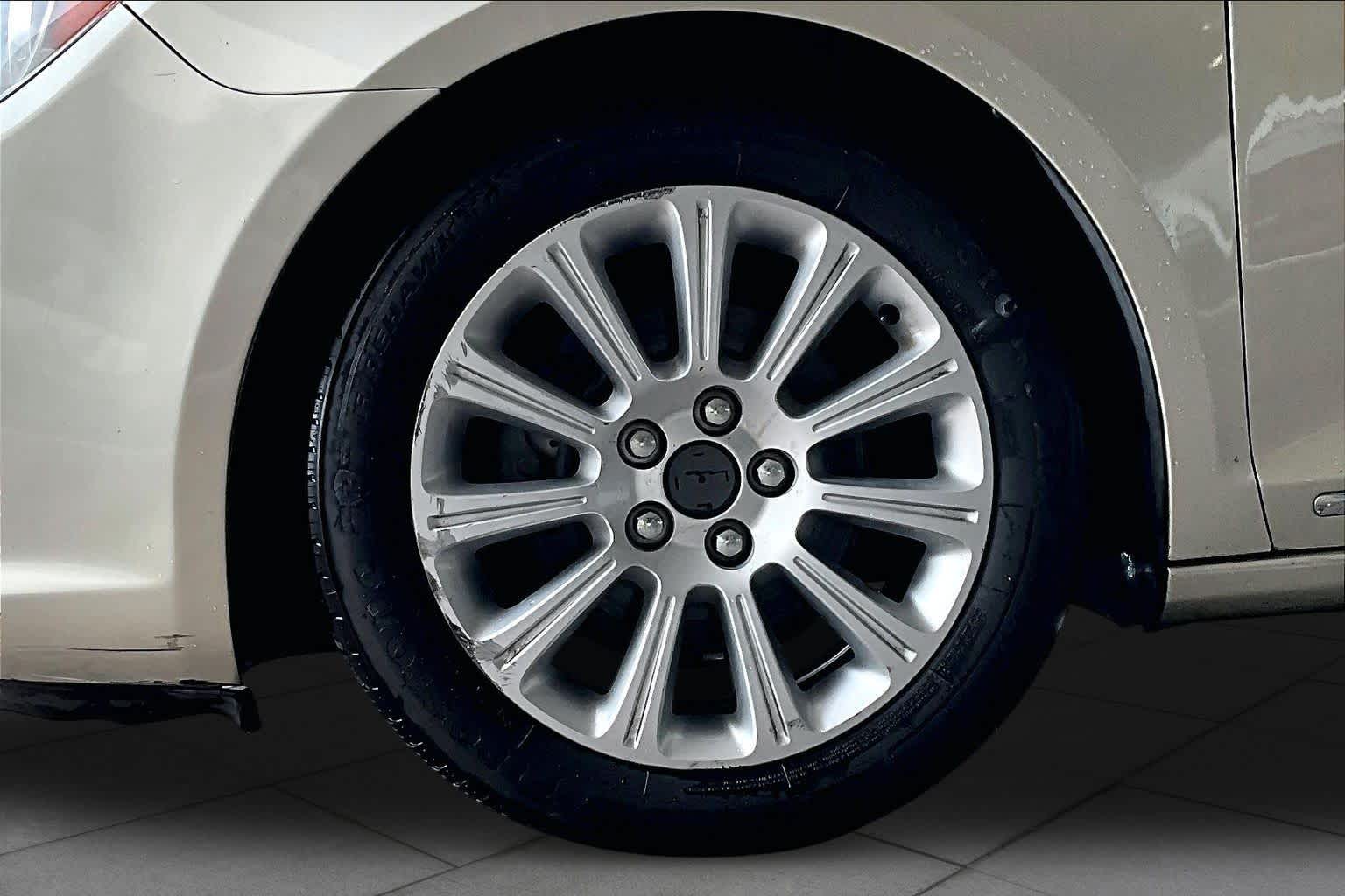 Used 2013 CHAMPAGNE SILVER METALLIC Buick Leather image 10