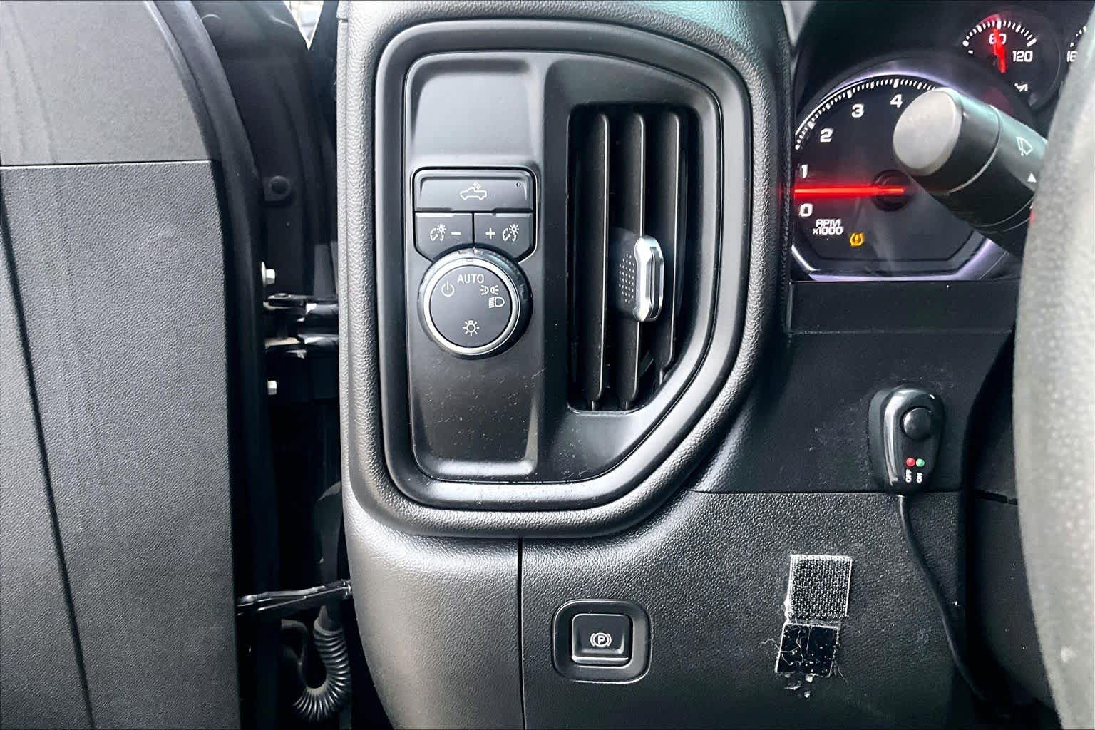 Used 2021 BLACK Chevrolet Custom image 35
