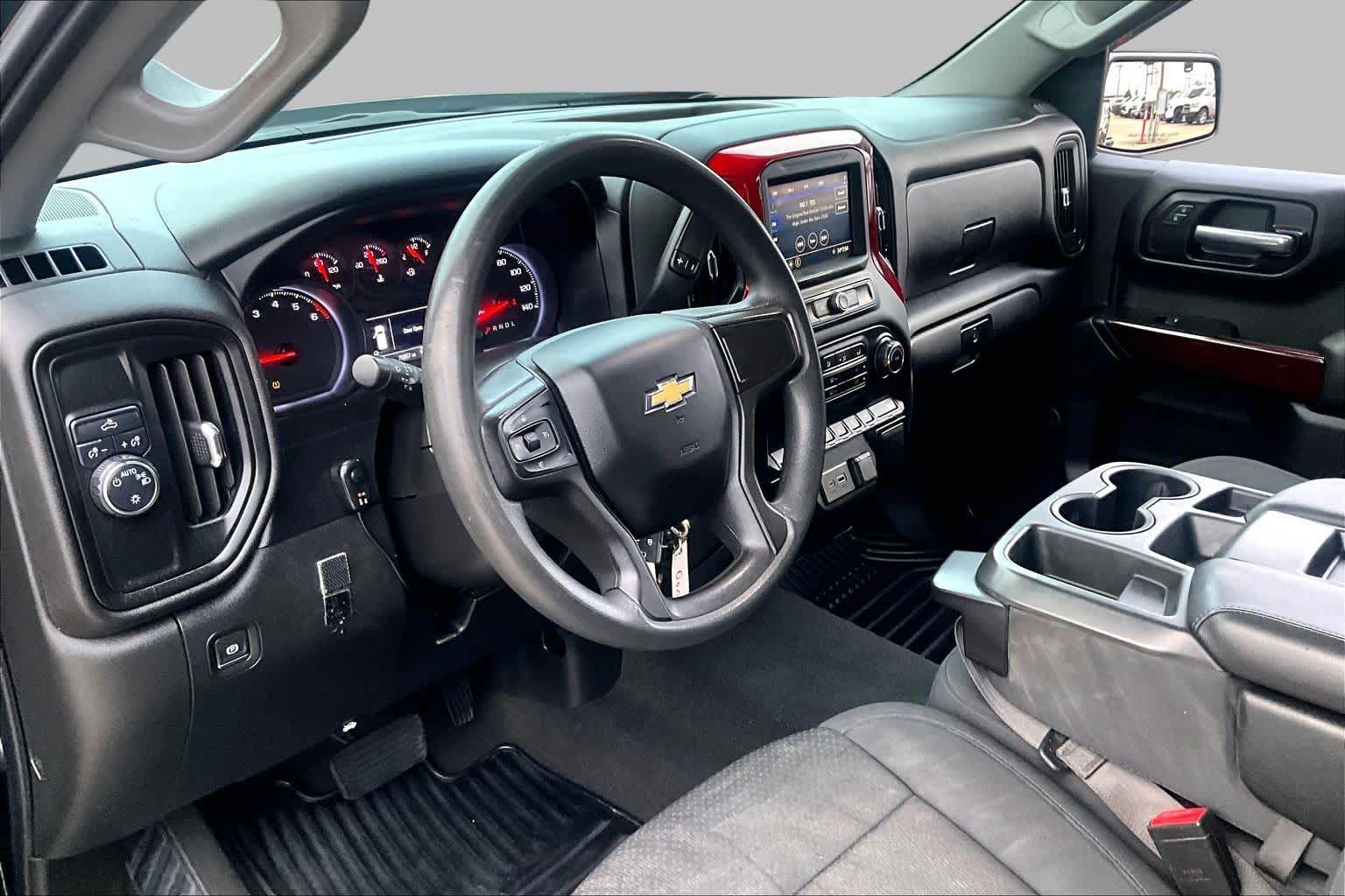 Used 2021 BLACK Chevrolet Custom image 18