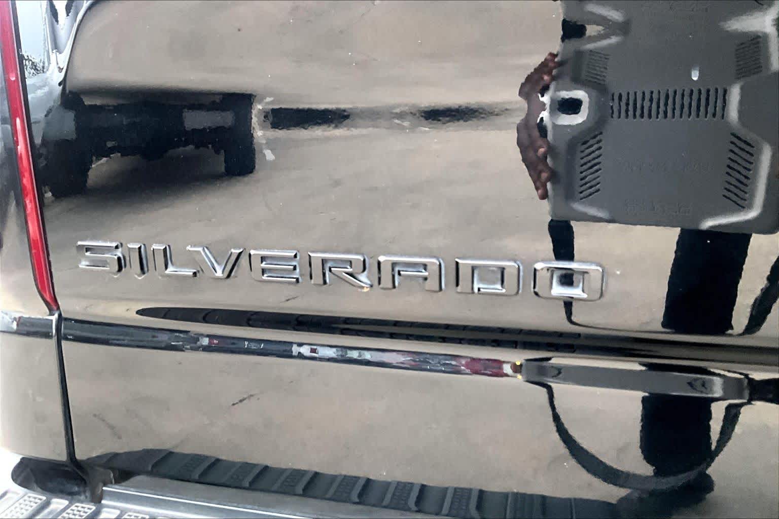 Used 2021 BLACK Chevrolet Custom image 10