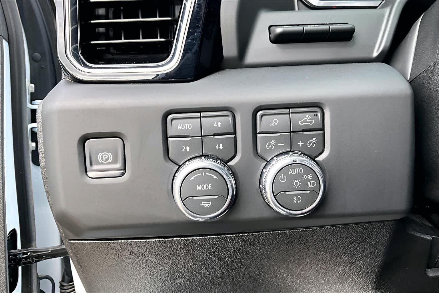 Used 2026 Glacier White Tricoat GMC Denali Ultimate image 36