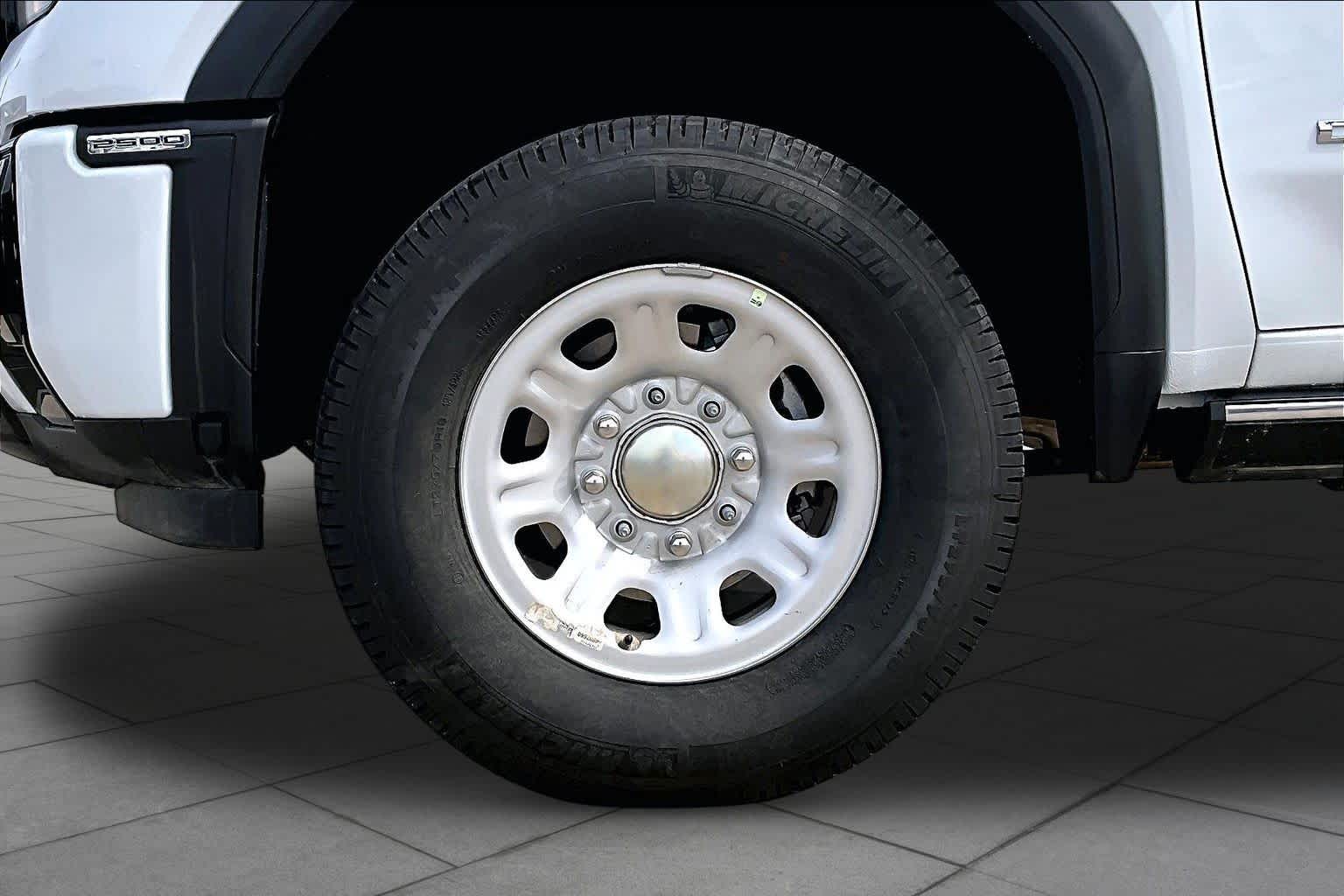 Used 2026 Glacier White Tricoat GMC Denali Ultimate image 12