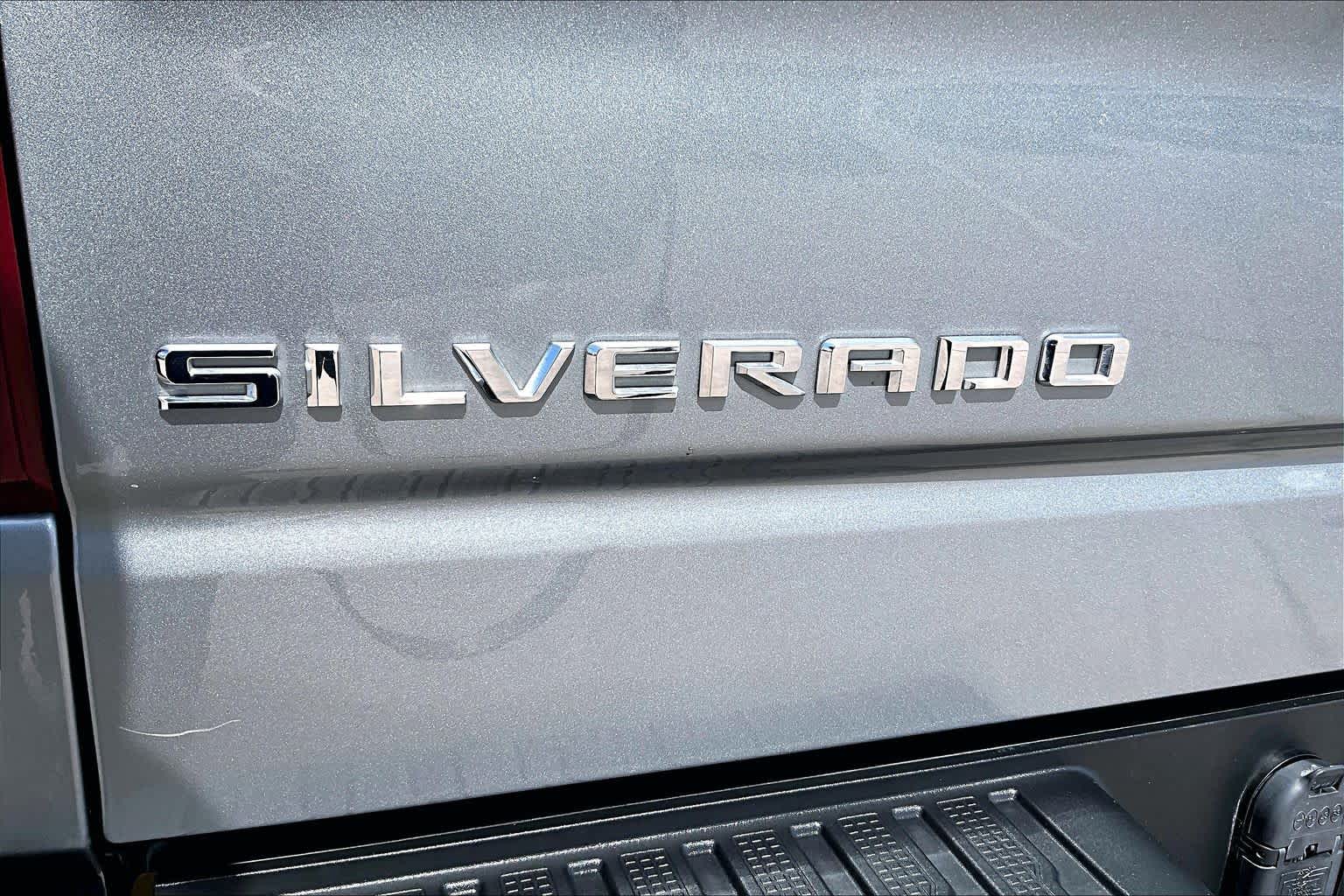 Used 2023 STERLING GRAY METALLIC Chevrolet LT image 10