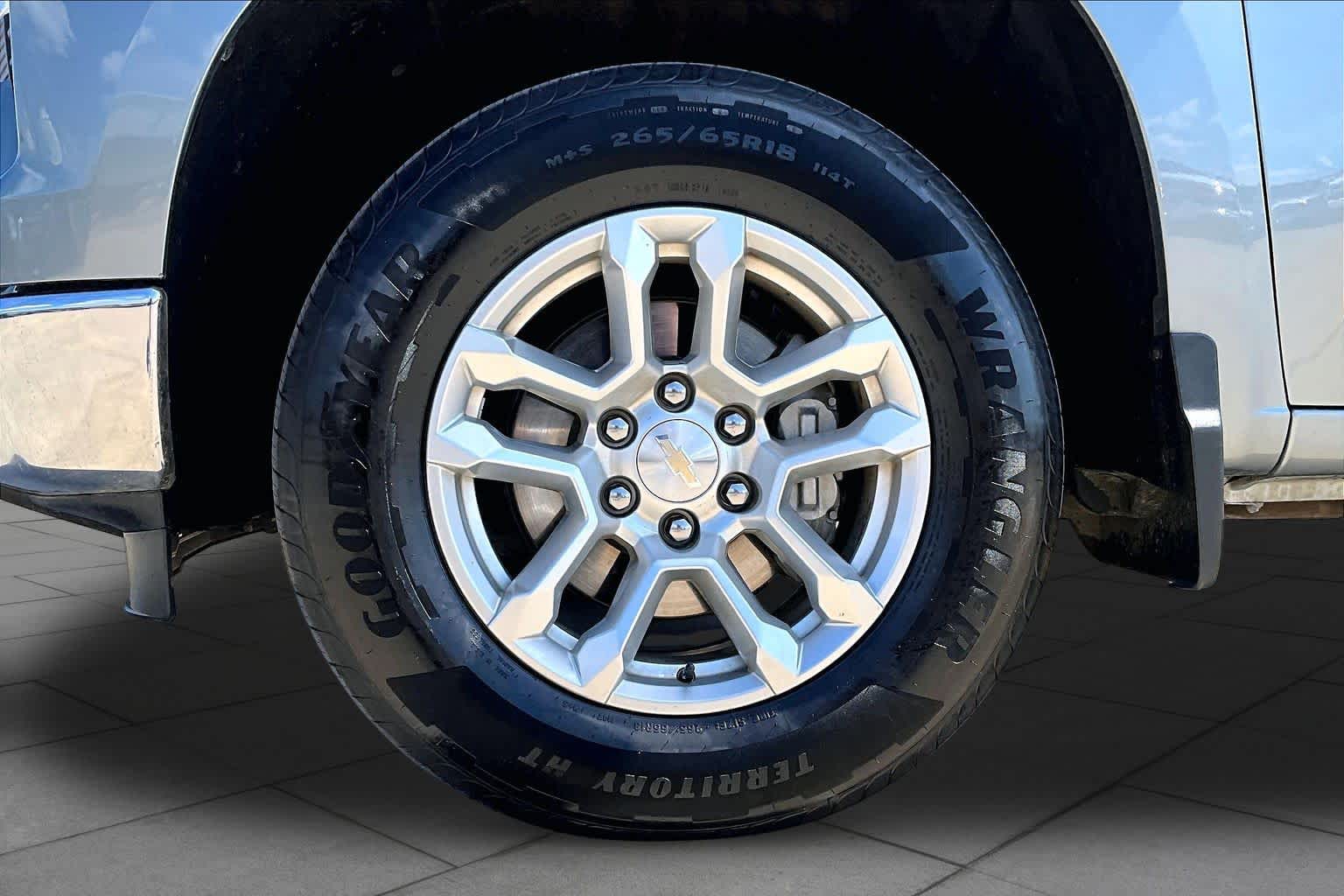 Used 2023 STERLING GRAY METALLIC Chevrolet LT image 11