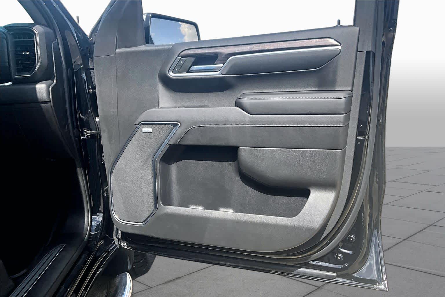 Used 2022 BLACK Chevrolet LTZ image 23