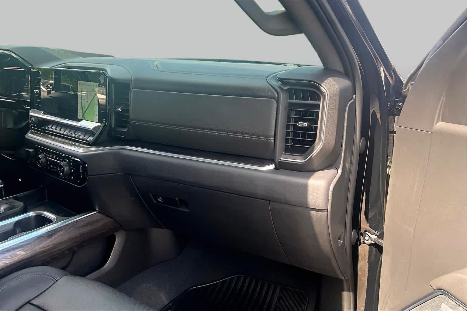 Used 2022 BLACK Chevrolet LTZ image 19
