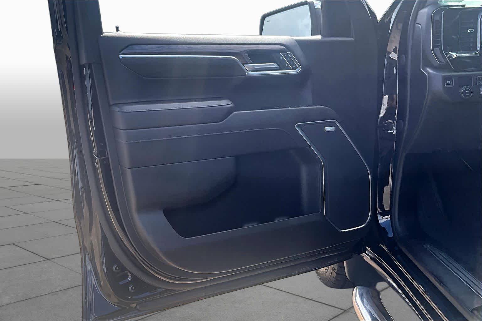 Used 2022 BLACK Chevrolet LTZ image 22