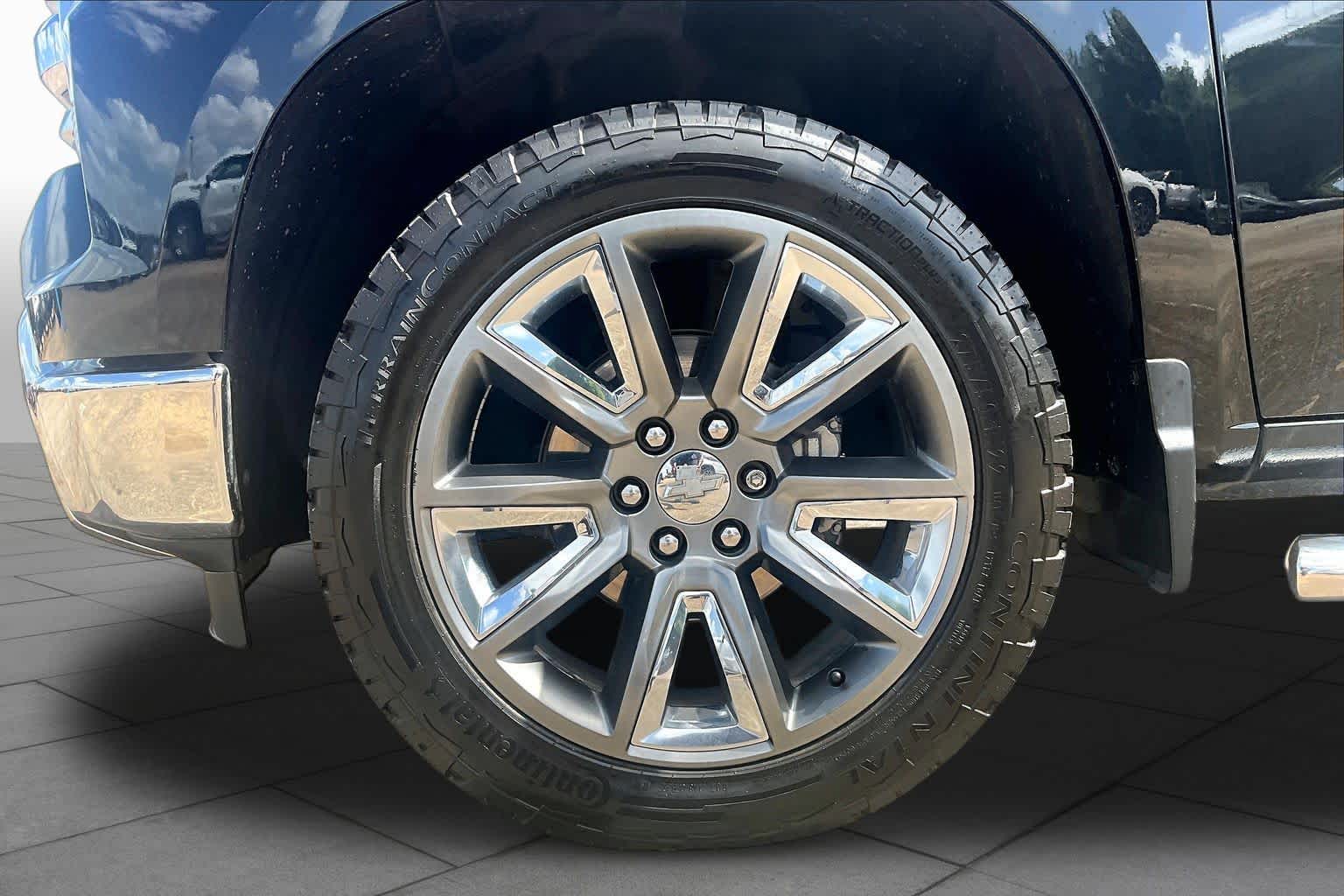 Used 2022 BLACK Chevrolet LTZ image 11