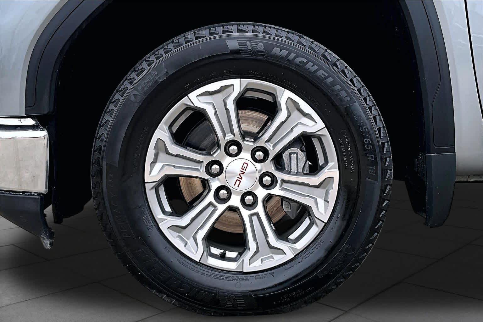 Used 2023 STERLING METALLIC GMC SLE image 11