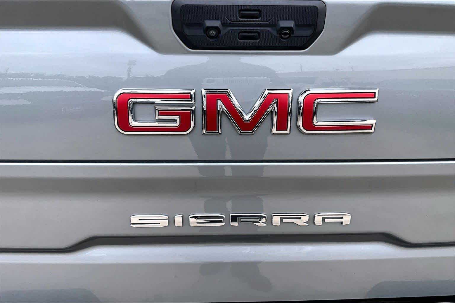 Used 2023 STERLING METALLIC GMC SLE image 31