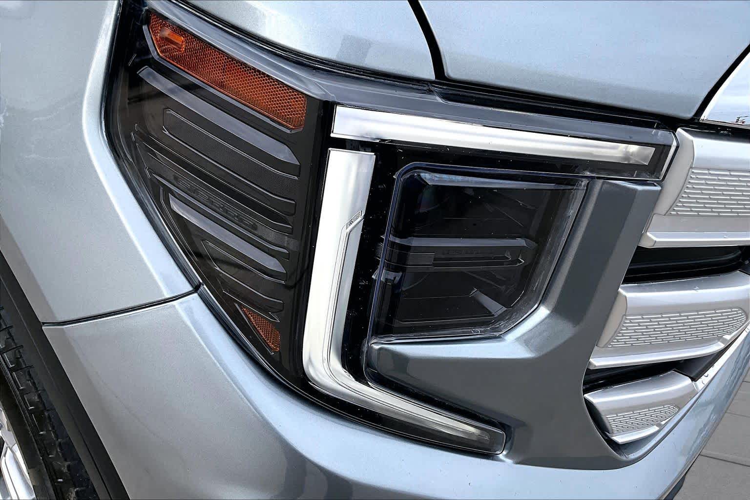 Used 2023 STERLING METALLIC GMC SLE image 28