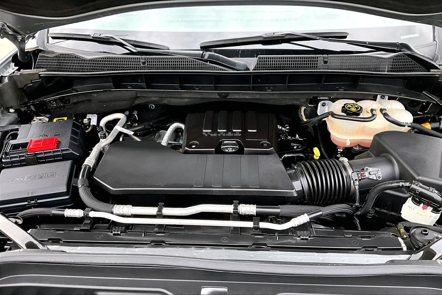 Used 2023 STERLING METALLIC GMC SLE image 32