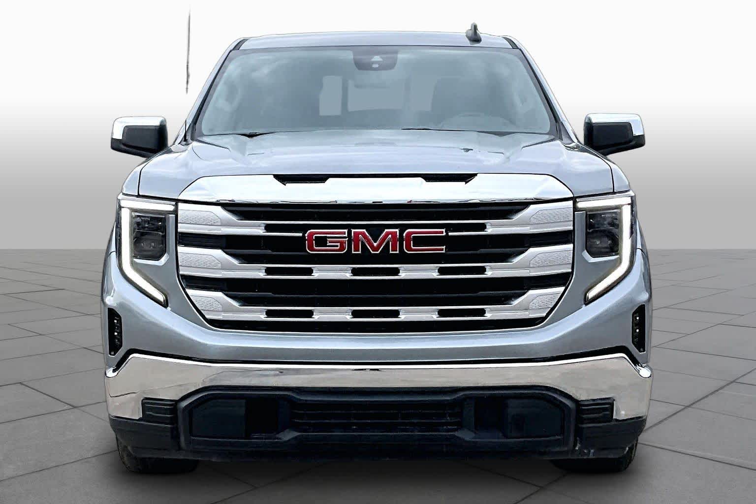 Used 2023 STERLING METALLIC GMC SLE image 4