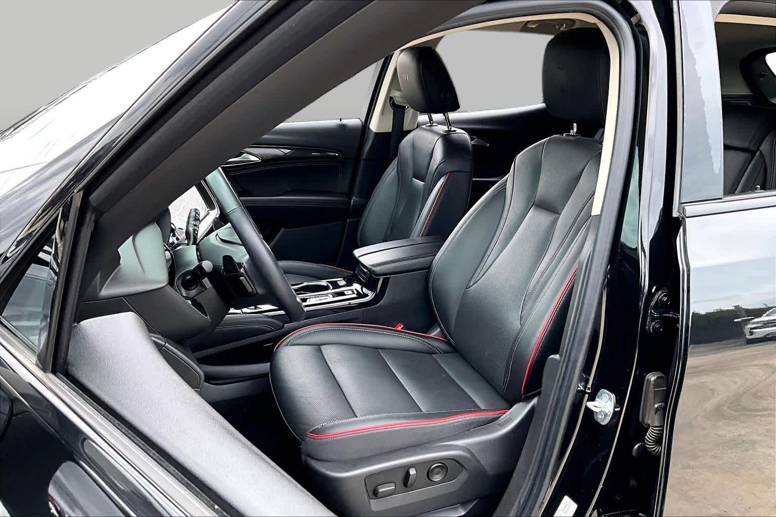 Pre-Owned 2022 Buick Envision Essence