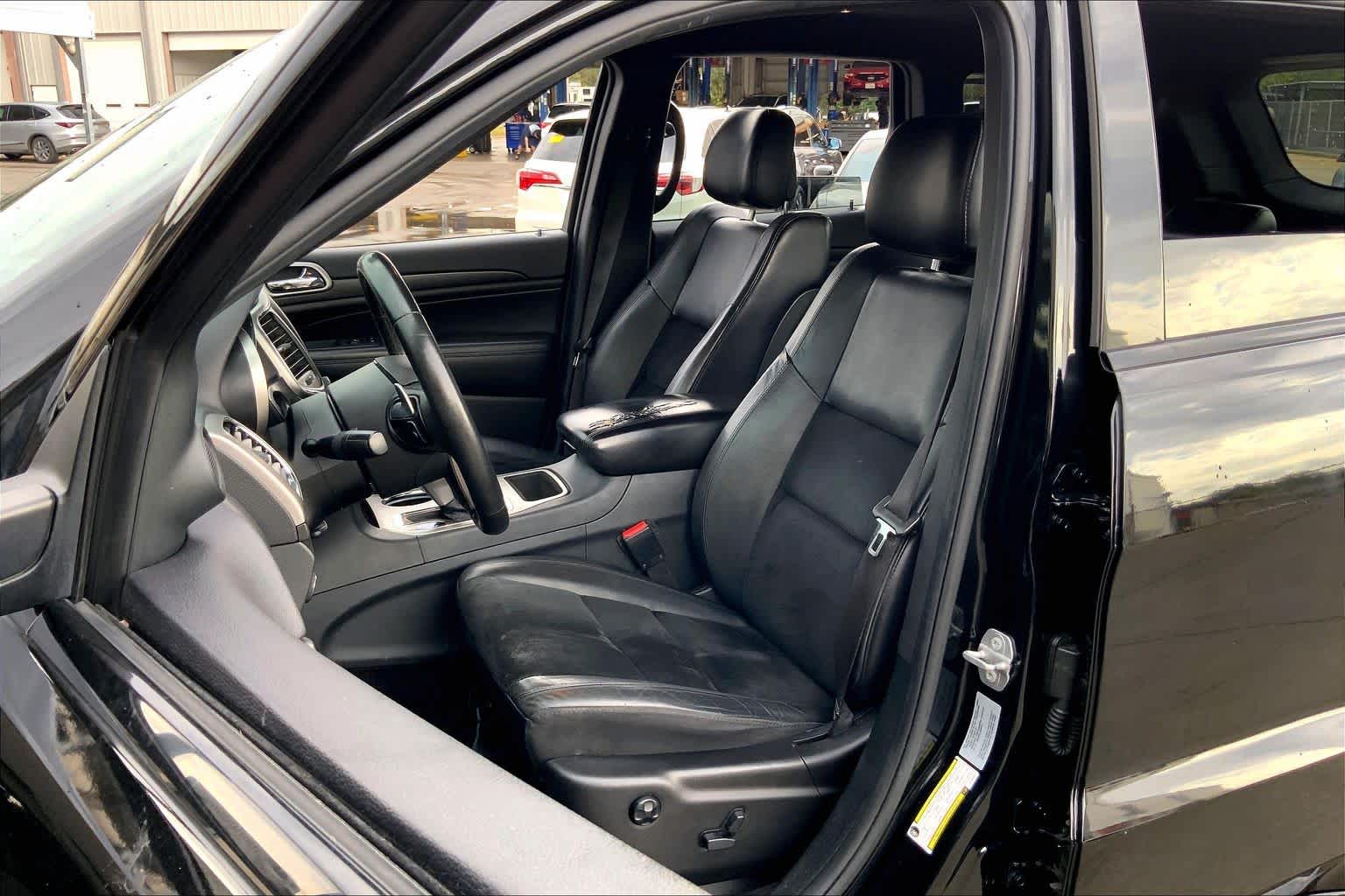 2017 Jeep Grand Cherokee Altitude Diamond Black Crystal Pearlcoat at AutoNation Toyota Gulf Fwy