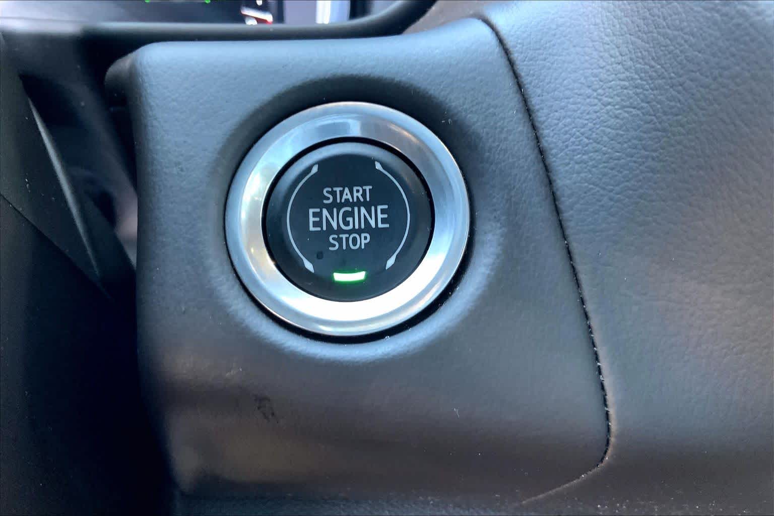 2023 GMC Yukon XL SLT White Frost Tricoat at AutoNation USA Katy