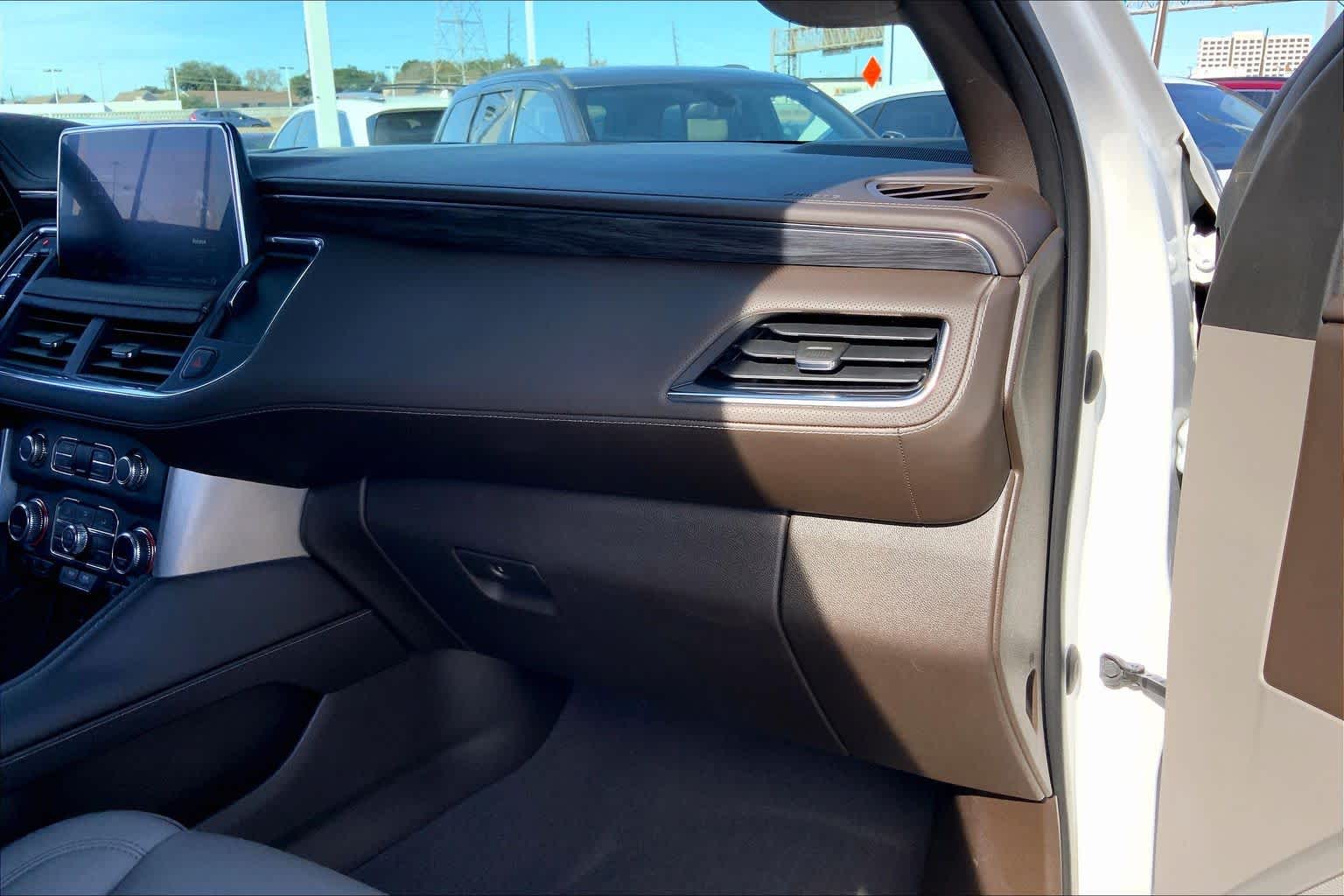 2023 GMC Yukon XL SLT White Frost Tricoat at AutoNation USA Katy