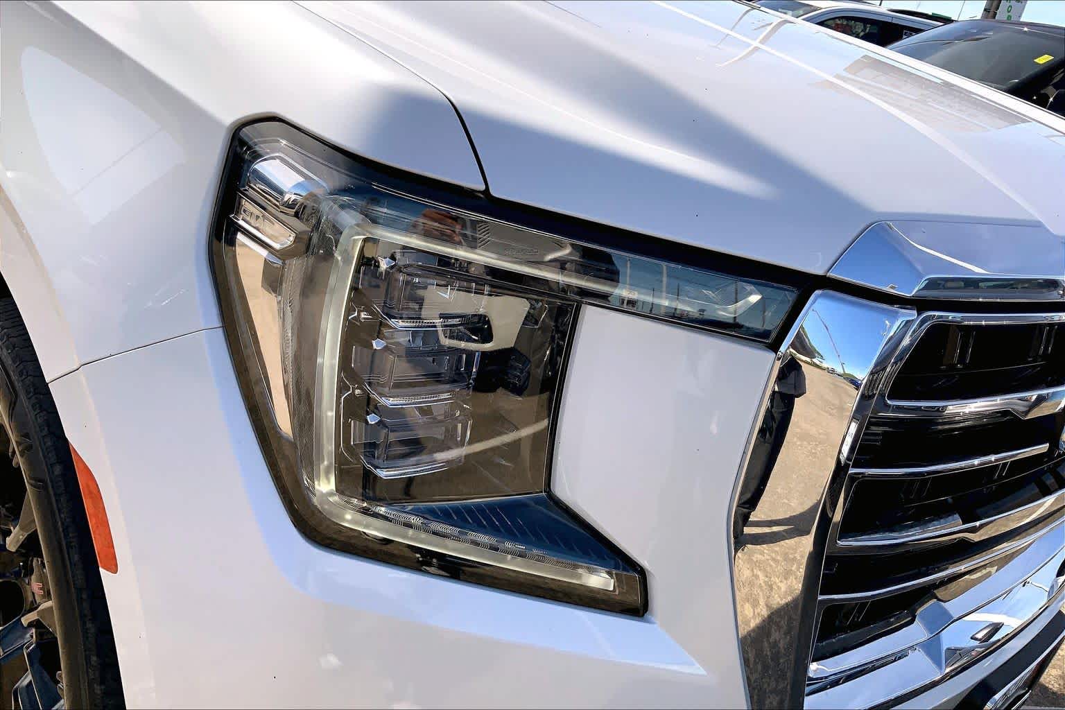 2023 GMC Yukon XL SLT White Frost Tricoat at AutoNation USA Katy