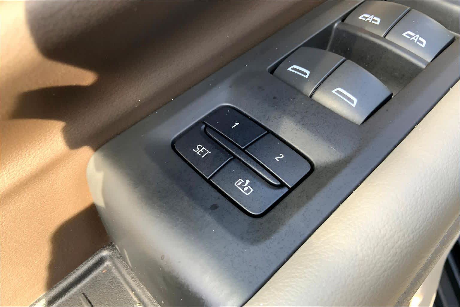 2023 GMC Yukon XL SLT White Frost Tricoat at AutoNation USA Katy