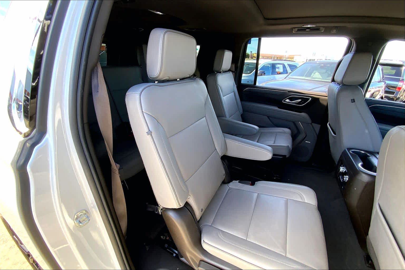 2023 GMC Yukon XL SLT White Frost Tricoat at AutoNation USA Katy