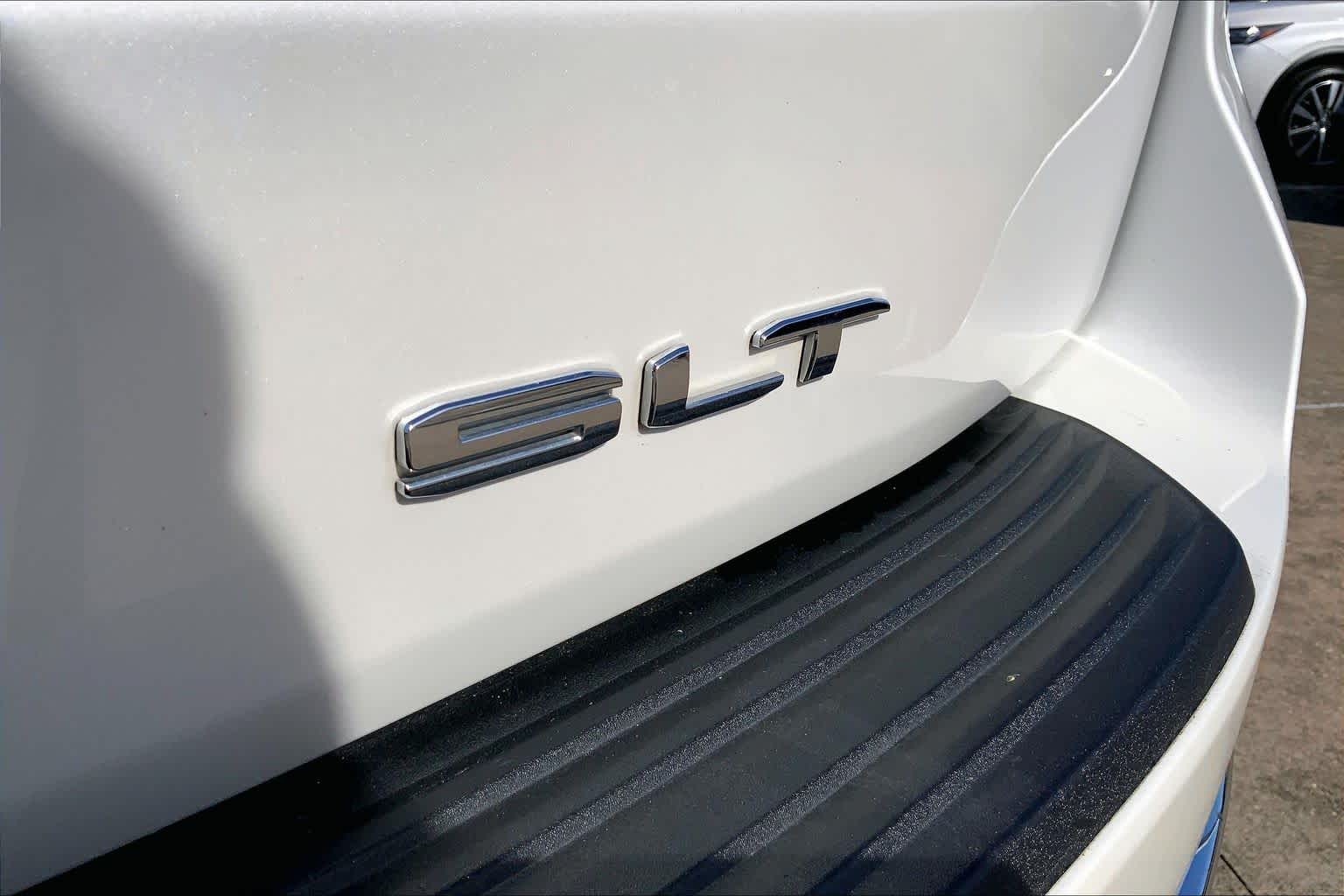 2023 GMC Yukon XL SLT White Frost Tricoat at AutoNation USA Katy