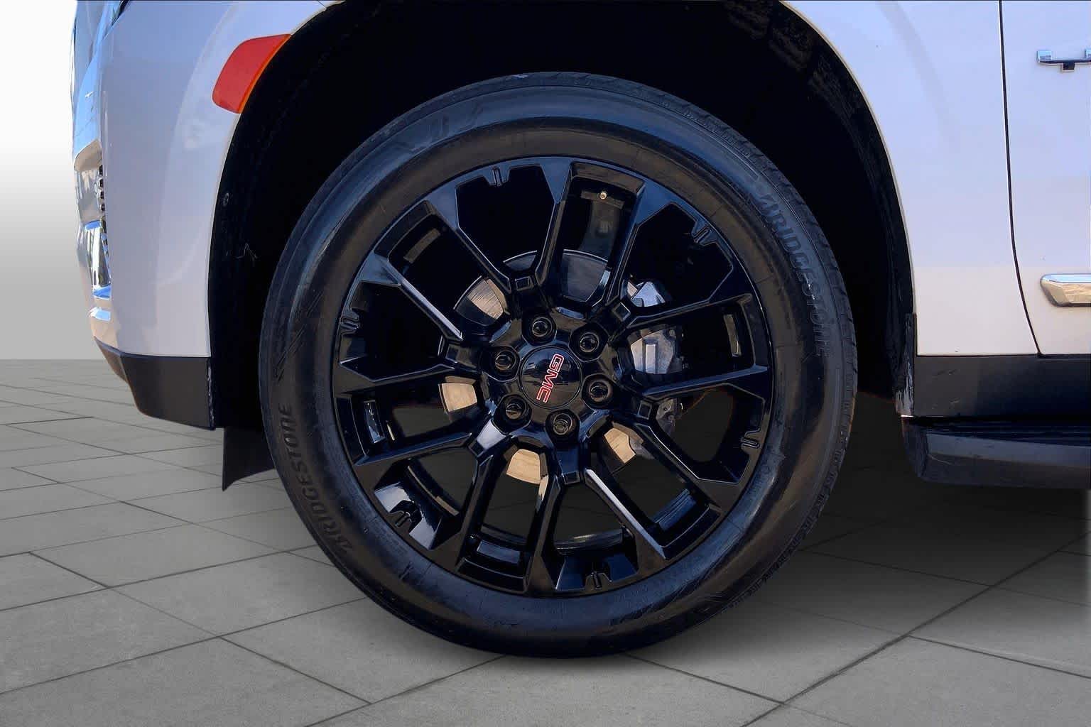 2023 GMC Yukon XL SLT White Frost Tricoat at AutoNation USA Katy