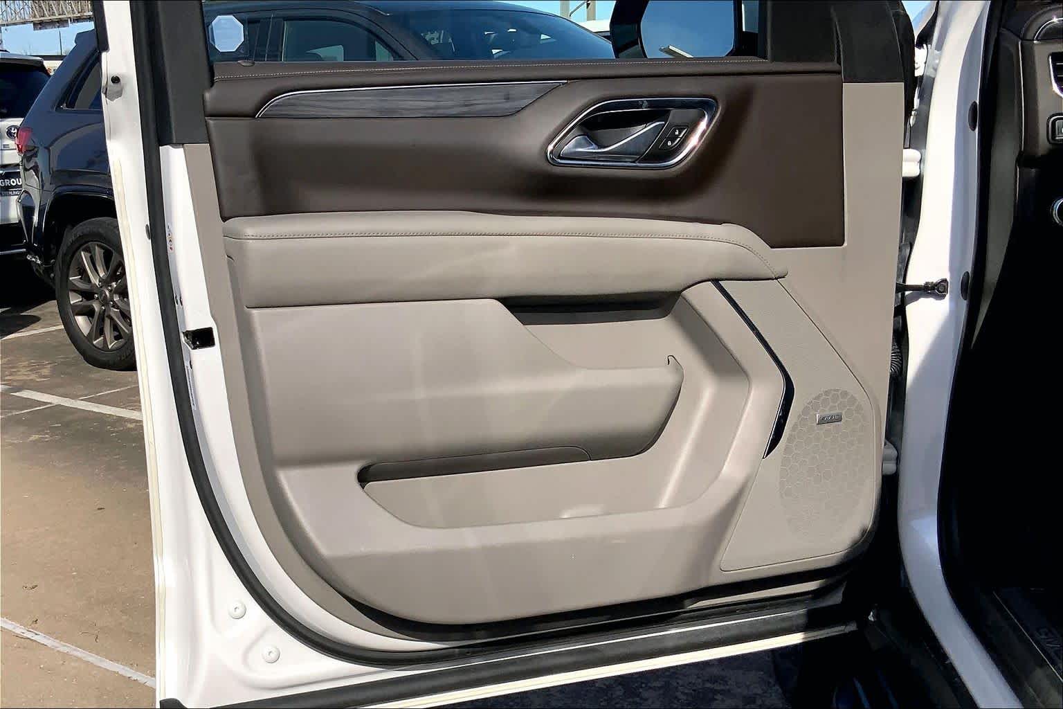 2023 GMC Yukon XL SLT White Frost Tricoat at AutoNation USA Katy