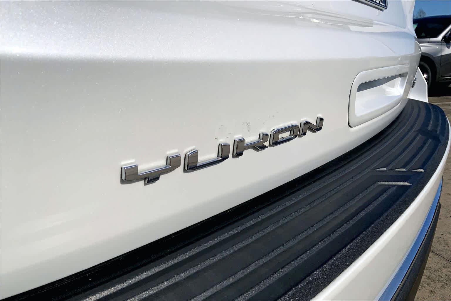 2023 GMC Yukon XL SLT White Frost Tricoat at AutoNation USA Katy