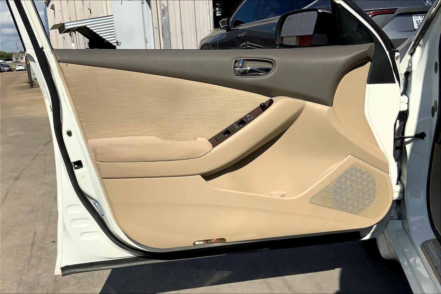 2012 Nissan Altima 3.5 SR Winter Frost Pearl at AutoNation USA Houston