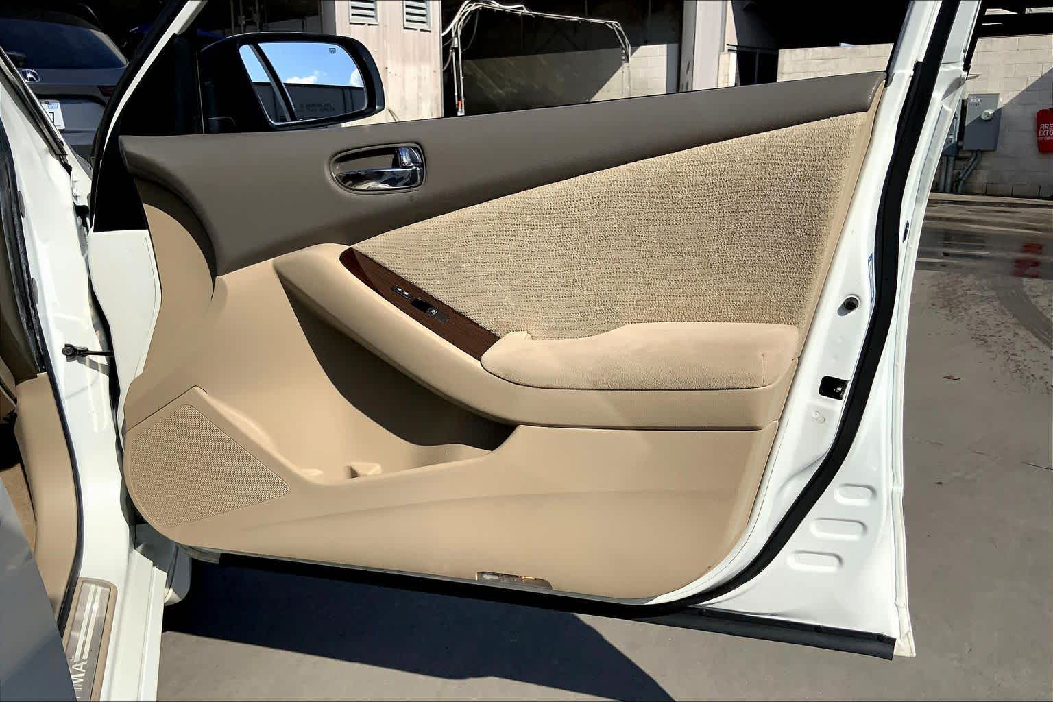 2012 Nissan Altima 3.5 SR Winter Frost Pearl at AutoNation USA Houston