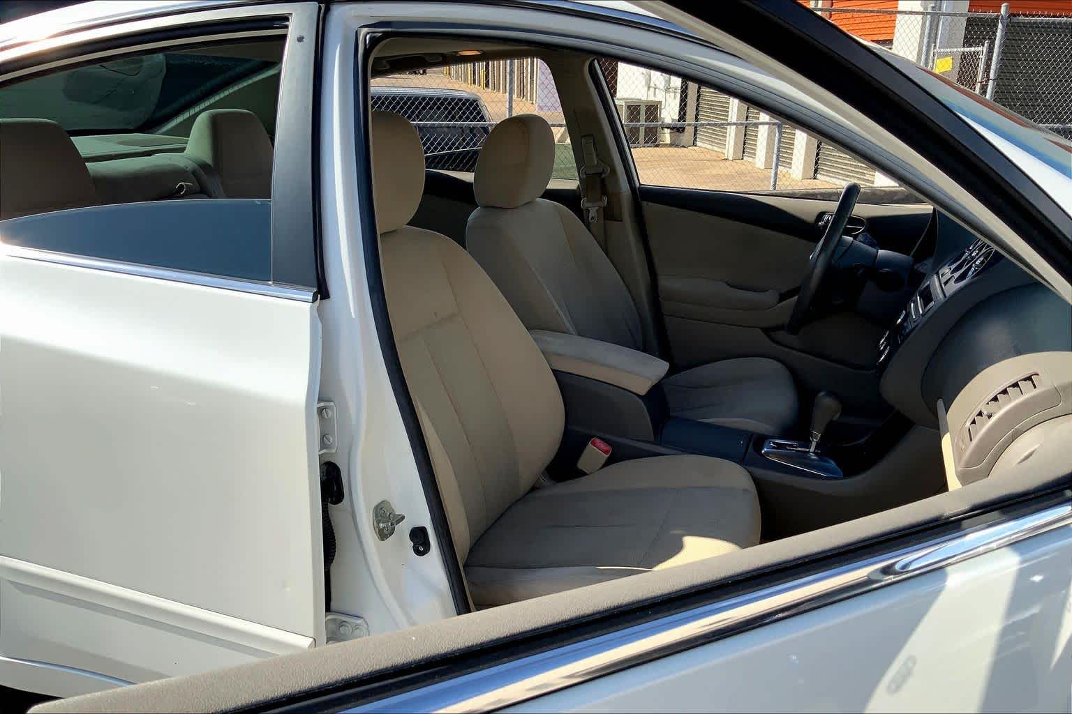 2012 Nissan Altima 3.5 SR Winter Frost Pearl at AutoNation USA Houston