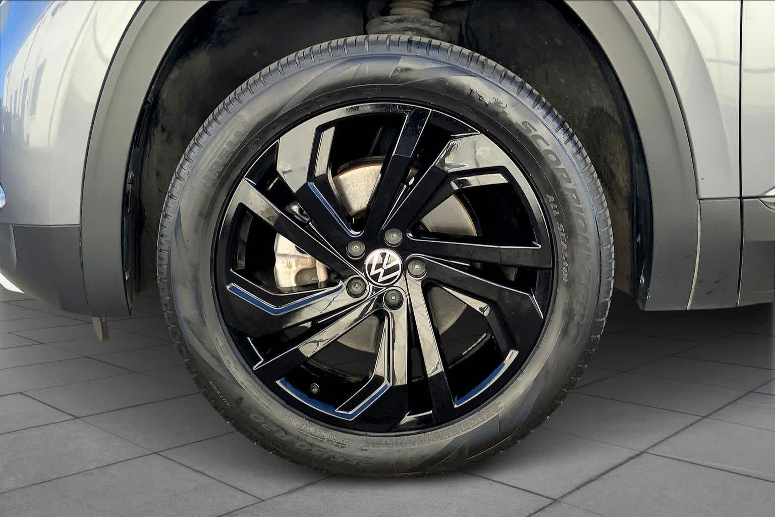 2022 Volkswagen Atlas 2.0T SE w/Technology Platinum Gray Metallic at Texan GMC Buick