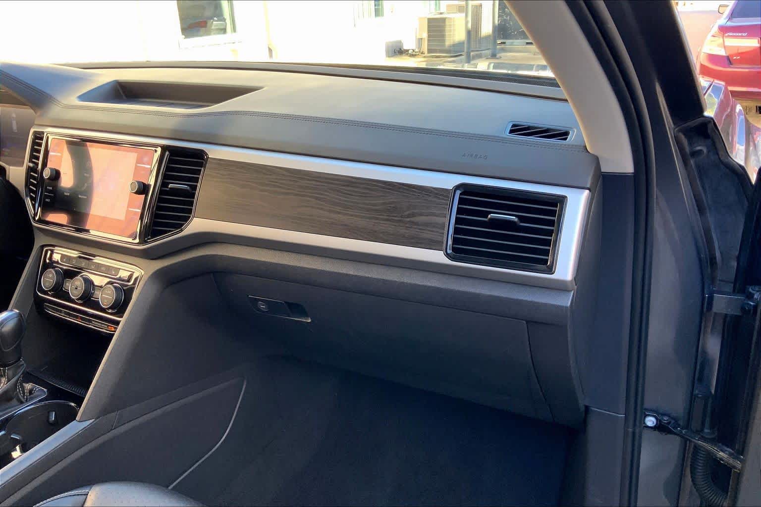 2022 Volkswagen Atlas 2.0T SE w/Technology Platinum Gray Metallic at Texan GMC Buick