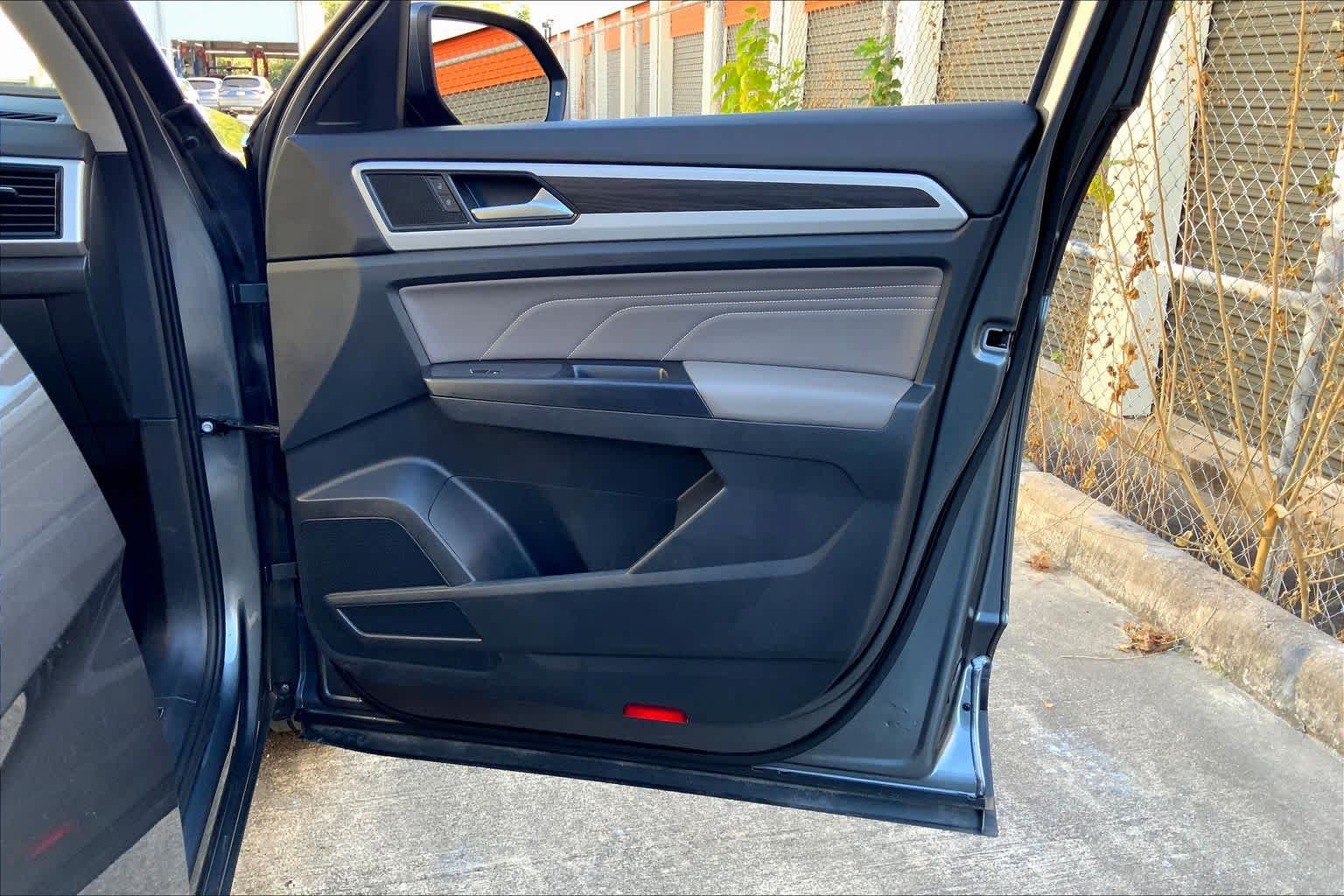 2022 Volkswagen Atlas 2.0T SE w/Technology Platinum Gray Metallic at Texan GMC Buick